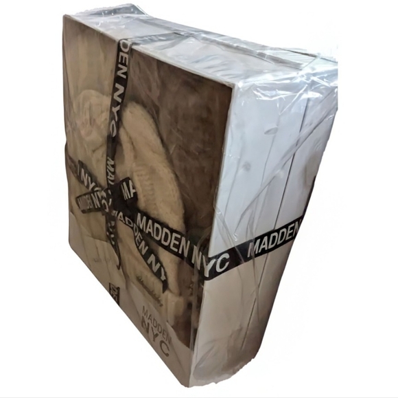 NEW Steve Madden Toque and Scarf in Gift Box - Picture 4 of 5